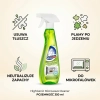 Dłoń spryskuje wnętrze mikrofalówki środkiem HighGenic Microwave Cleaner 350 ml