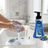Mycie rąk mydłem w piance Hugva Blueberry